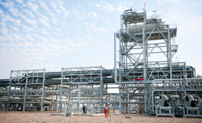 A degassing station at the Majnoon oil field in Basrah, Iraq. (photo)