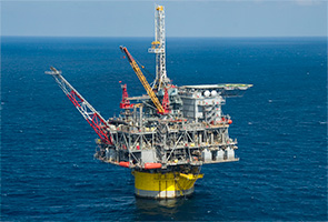 Oil platform in the USA (photo)