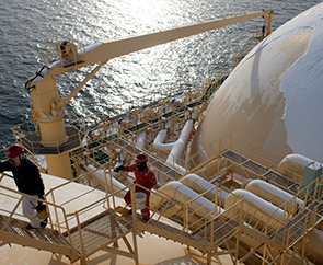 Shell’s Gemmata LNG vessel ships natural gas to costumers around the world. (photo)