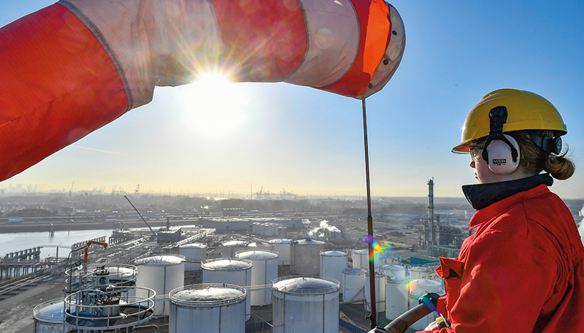 Shell worker at one of Europe’s biggest biofuels facility (photo)