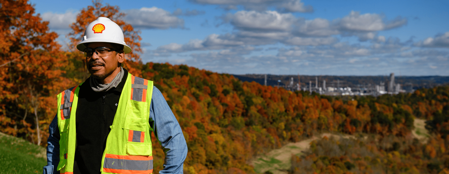 Shell HSSE employee at falcon pipeline construction in USA (photo)