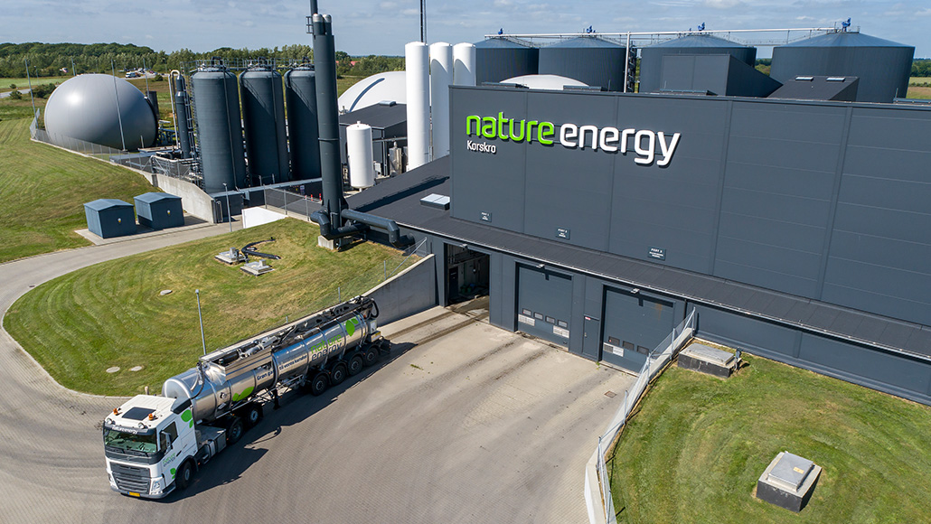 A silver truck delivers manure to Nature Energy’s Korskro plant, Denmark where they convert waste, like manure into renewable natural gas. (photo)