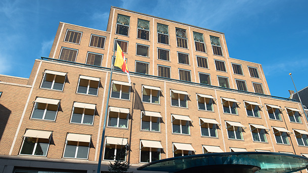 Exterior of Shell office in The Hague (photo)