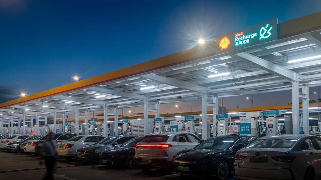 Many different cars lined up at a Shell Recharge electric vehicle charging station in China (photo)