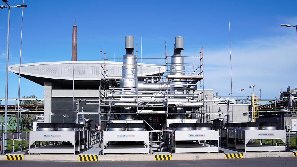 The Refhyne 1 hydrogen electrolyser at the Shell Energy and Chemicals Park Rheinland. (photo)