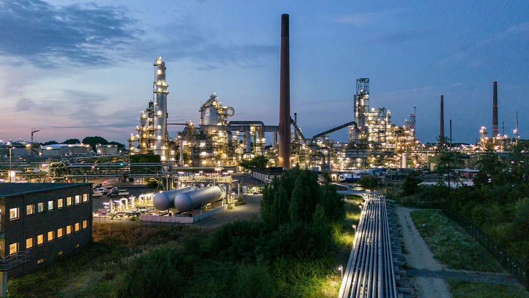 Shell Energy and Chemicals Park Rhineland, Germany, seen lit up at dusk (photo)