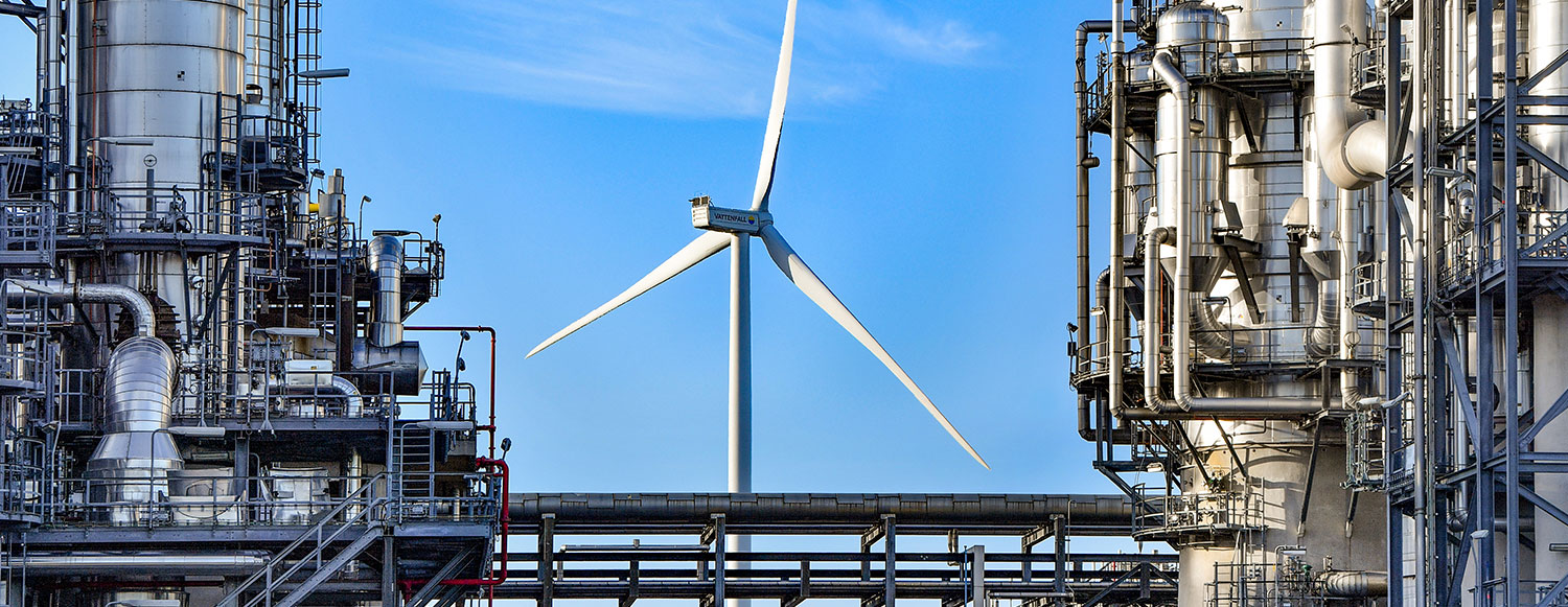 Wind turbine seen against a blue sky at Shell Chemicals Park Moerdijk (photo)