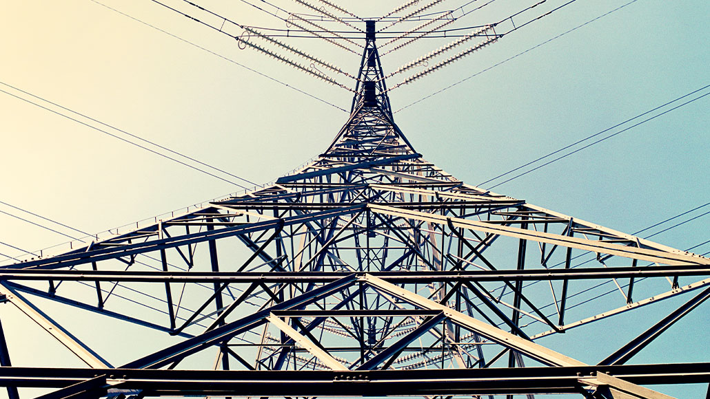 Low angle view of an electricity pylon. (photo)