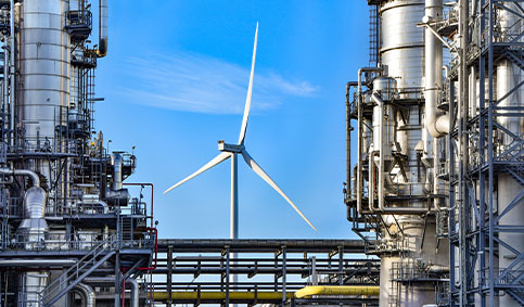 Wind turbine seen against a blue sky at Shell Chemicals Park Moerdijk (photo)