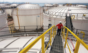 MEG storage and facility at the Shell Eastern Petrochemicals Complex (SEPC), Singapore. (photo)