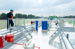 LNG-powered barge on the Rhine River in central Europe. (photo)