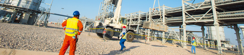 Construction activity at Shell's central processing facility at the Majnoon oilfield near Basrah, Iraq. (photo)