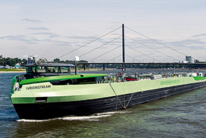 Greenstream 100% LNG-powered barge, on the Rhine river in central Europe (photo)