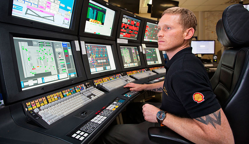Shift Supervisor controlling systems in the Control Room of Shearwater HP/HT platform, Aberdeen, UK (photo)