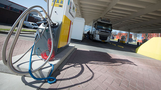 LNG pump at Shell LNG station Waalhaven, Rotterdam, The Netherlands (photo)