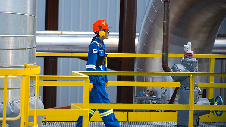 Employee working at Caroline Gas Plant, Canada. (photo)