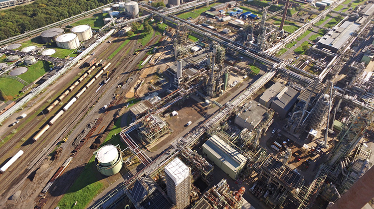 Aerial view of the Rheinland Refinery, Germany. (photo)