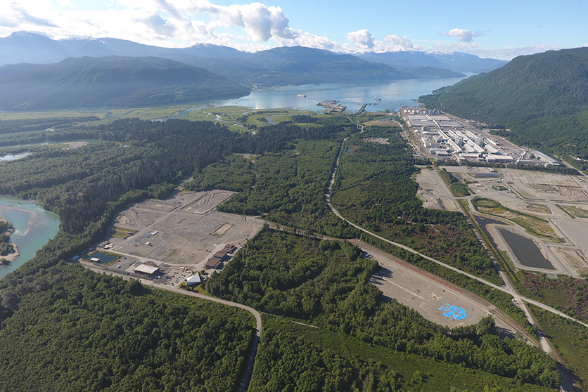 Aerial view of the LNG Canada site in Kitimat, British Columbia (photo)