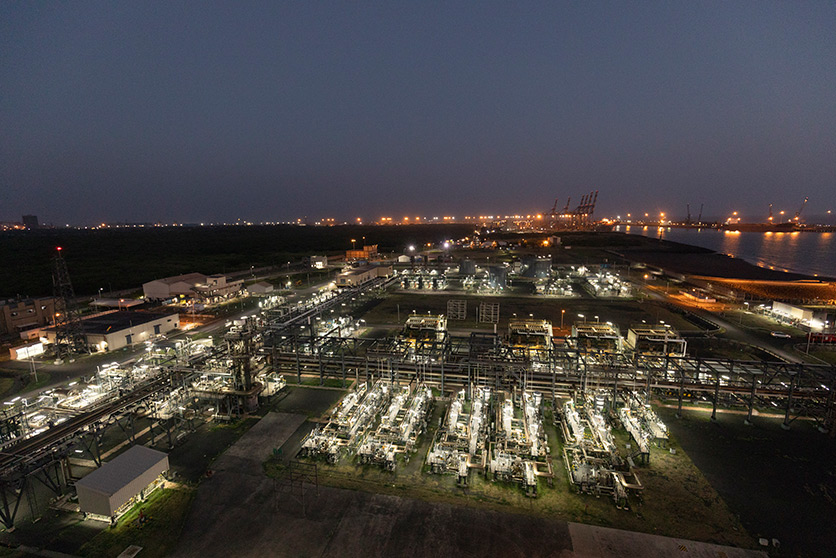 Aerial view of the Shell Hazira LNG at night in Gujarat, India (photo)