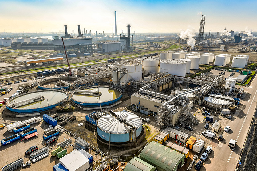 Aerial view of the Pernis refinery and chemicals complex, Rotterdam, the Netherlands (photo)