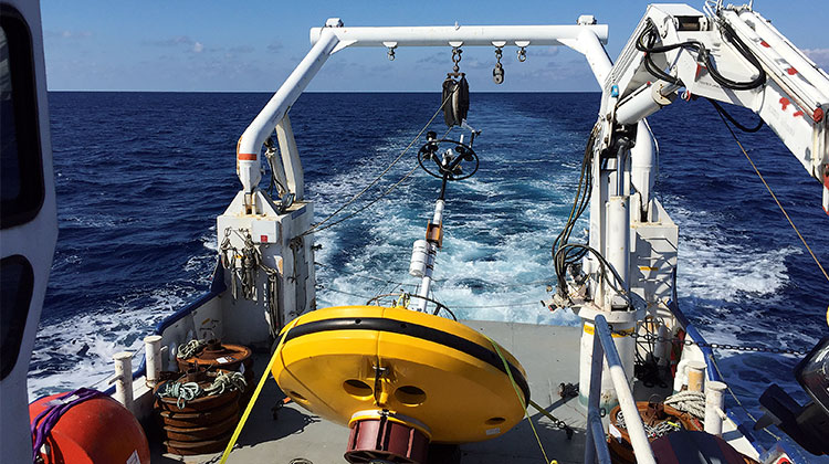Boat loaded with special equipment in the Gulf of Mexico, USA (photo)