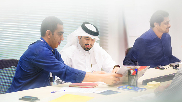Shell employees in a meeting at the Qatar offices (photo)