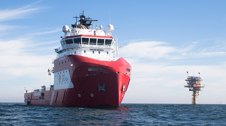 Kroonborg is the first offshore vessel in the world to sail on gas-to-liquid fuel (photo)