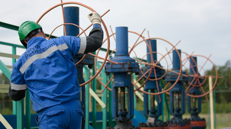 Employee Salym Petroleum Joint Venture, Russia (photo)