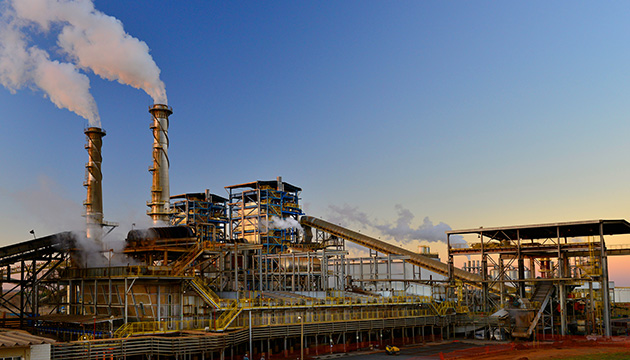 Ethanol from sugar cane production facility of Raízen in Brazil (photo)