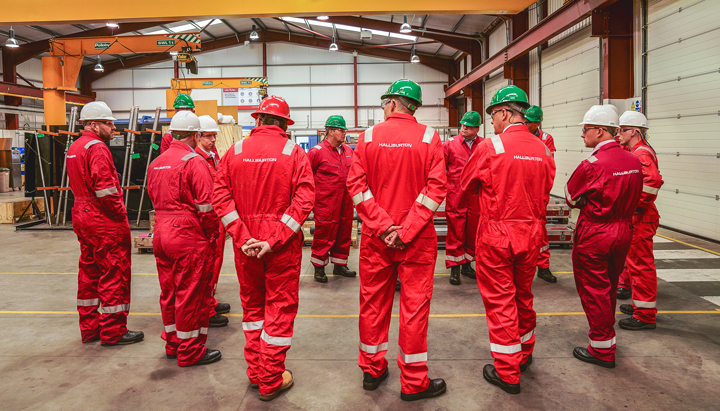 Executives from Shell and our partners meet with a frontline operational team in Scotland as part of Shell’s contractor safety leadership programme (photo)