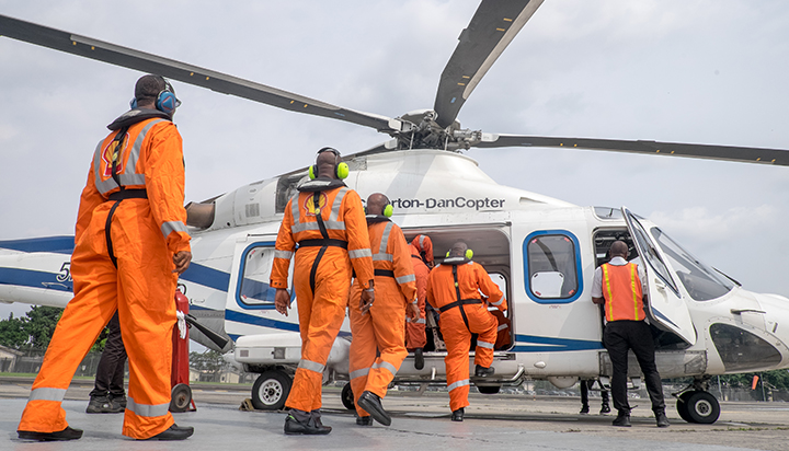 Members of the Shell Nigeria spill response and remediation team boarding a helicopter. (photo)