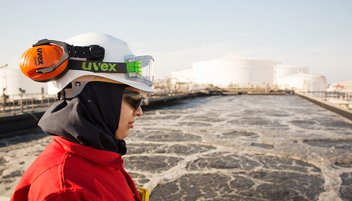 A woman walking in front of the effluent treatment plant at the Pearl gas-to-liquids plant in Qatar. (photo)