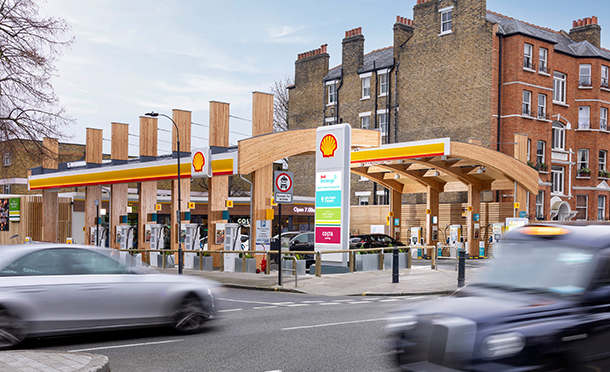 Shell electric vehicle charging station in Fulham, UK (photo)