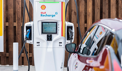 Shell recharging station in London, UK (photo)