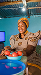 African woman cutting vegetables (photo)