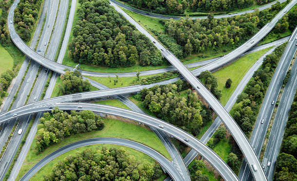 Aerial view of motorway intersection surrounded by trees (photo)