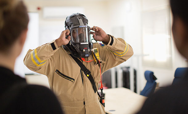 Employee wearing safety equipment (photo)