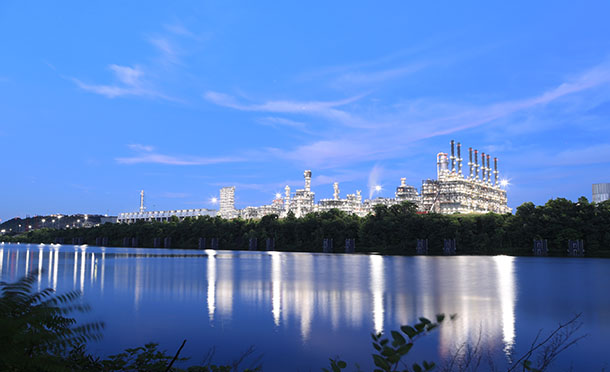 Shell Polymers Monaca viewed from across the river (photo)
