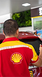 Service champion employee washing a car rear window at a Shell retail site in Singapore, Asia (photo)