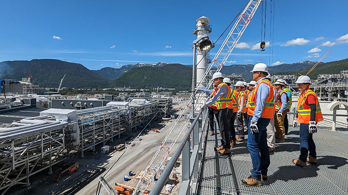 Shell Board members on a visit of the Canada LNG site (photo)