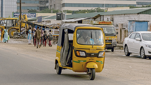 Autorickshaws on a street (photo)