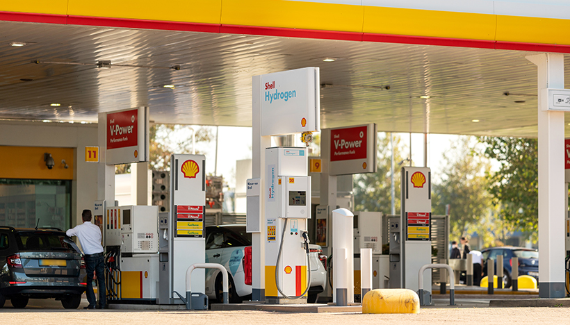 A Shell retail station in the Netherlands. (photo)