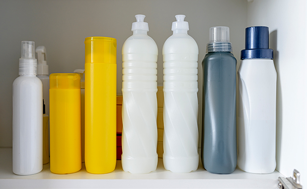 Plastic bottles on a shelf. (photo)