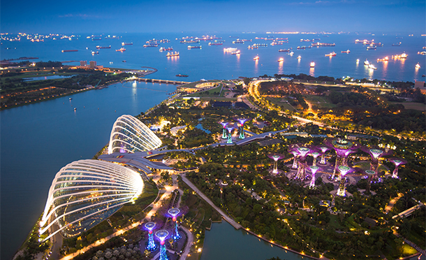 A panoramic aerial view of Singapore at dusk. (photo)